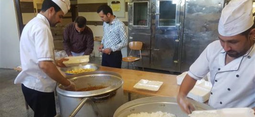 اطعام نیازمندان به مناسبت عید سعید غدیر خم توسط هیات مدیره انجمن خیرین سلامت حضرت فاطمه الزهرا(س) مبارکه